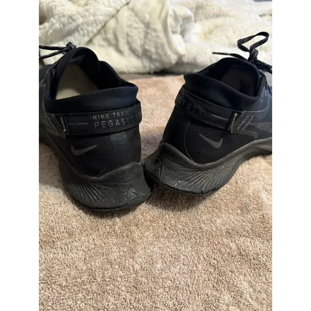 Nike Women’s Pegasus Trail 2 GORE-TEX Low Top Sneakers Black